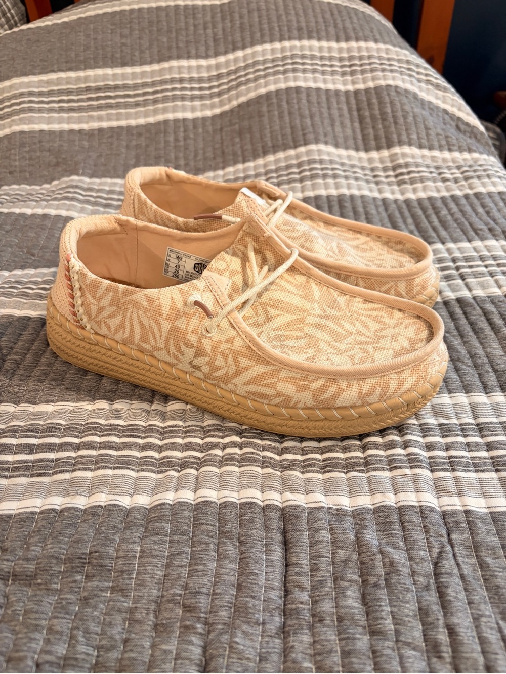 Women’s 9 Hey Dude Beige Leaf-Pattern Boat Shoes